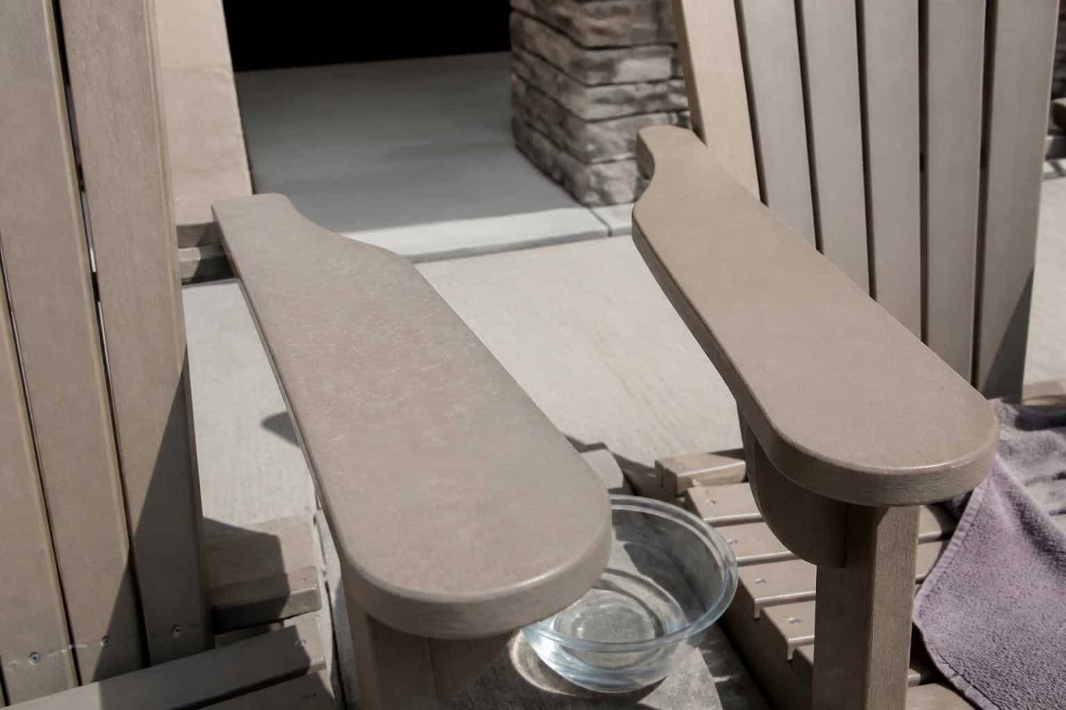 Outdoor furniture drying after rinsing